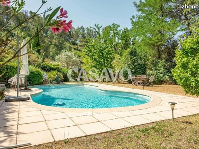 Maison 7 pièces 240 m²