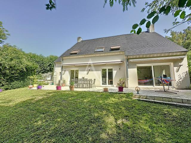 Maison 7 pièces 240 m²