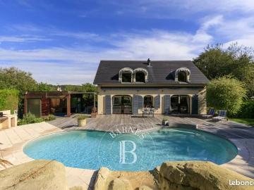 Maison 7 pièces 240 m²