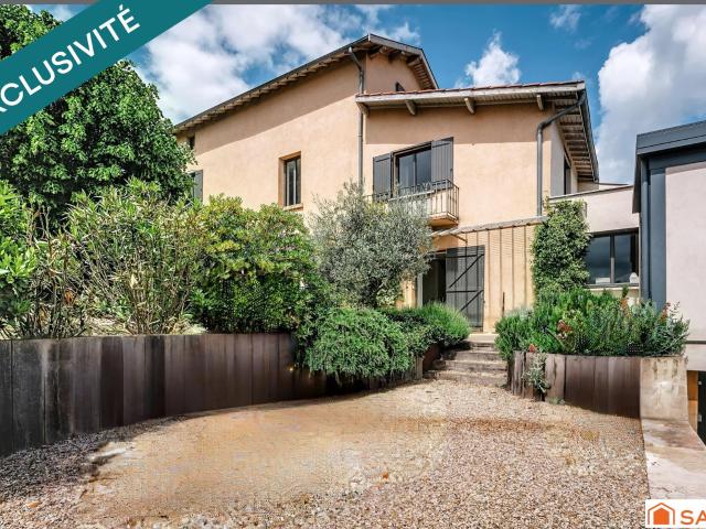 Maison 7 pièces 240 m²