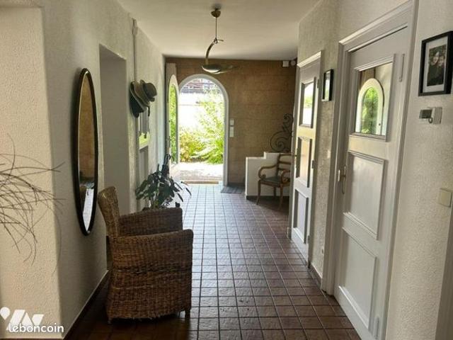 Maison 7 pièces 240 m²