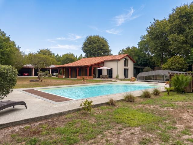 Maison 7 pièces 240 m²