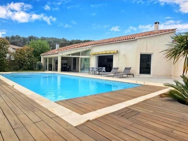Maison 7 pièces 240 m²