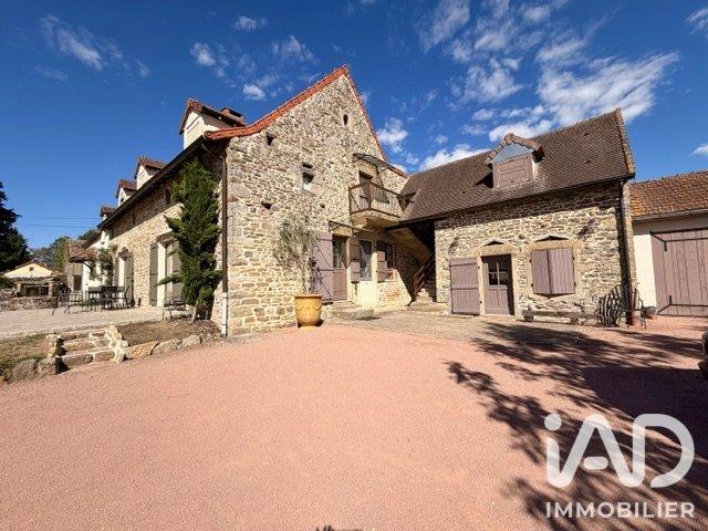 Maison 7 pièces 240 m²