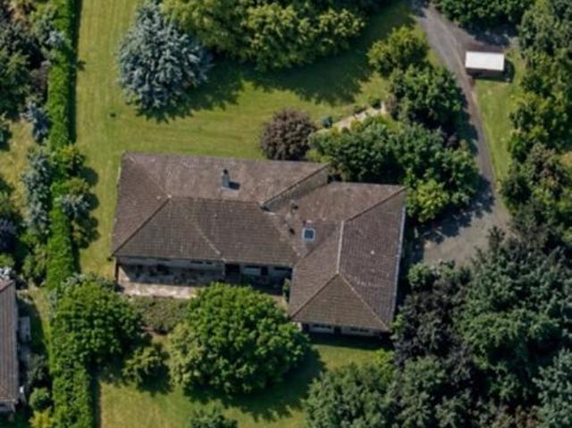 Maison 7 pièces 240 m²