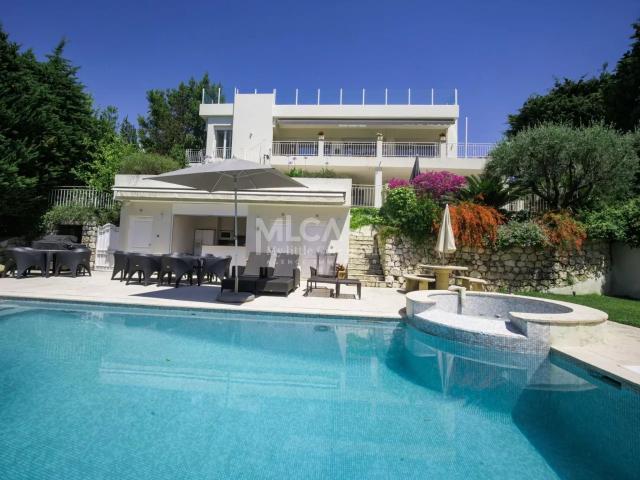 Maison 7 pièces 240 m²