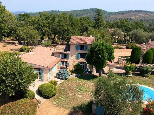 Maison 7 pièces 240 m²