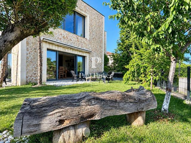 Maison 7 pièces 240 m²