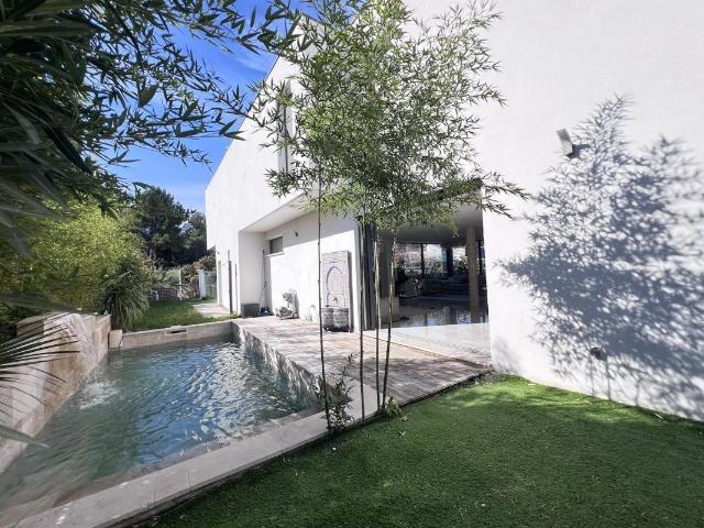 Maison 7 pièces 220 m²