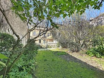 Maison 7 pièces 240 m²