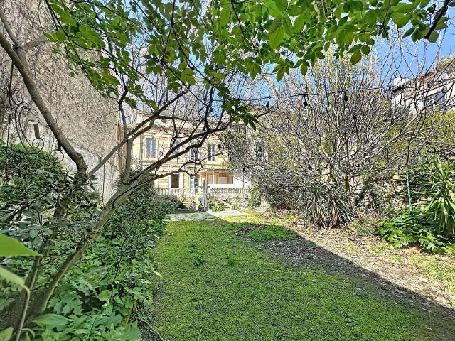 Maison 7 pièces 240 m²