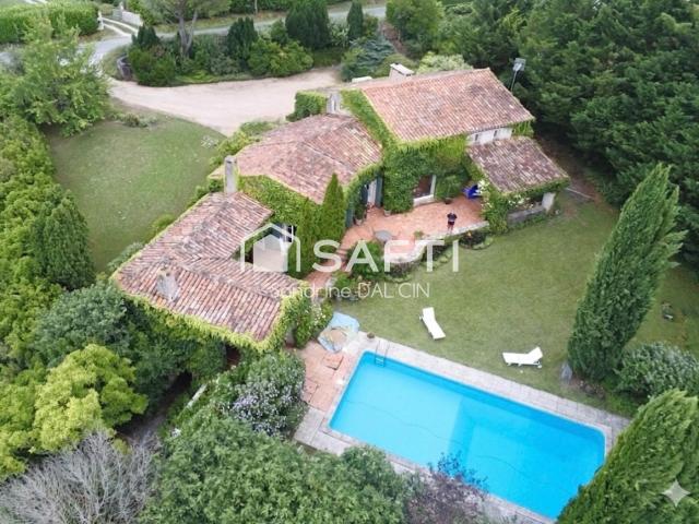 Maison 7 pièces 240 m²