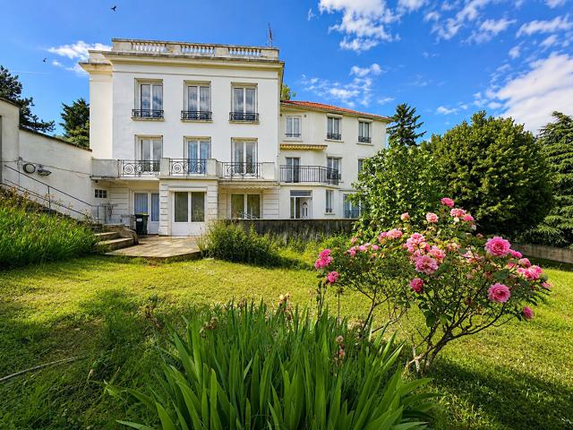 Maison 7 pièces 240 m²