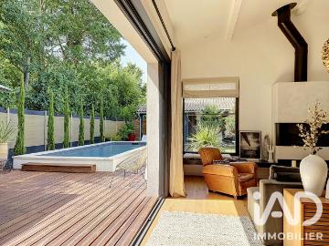 Maison 7 pièces 240 m²
