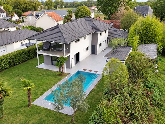 Maison 7 pièces 240 m²