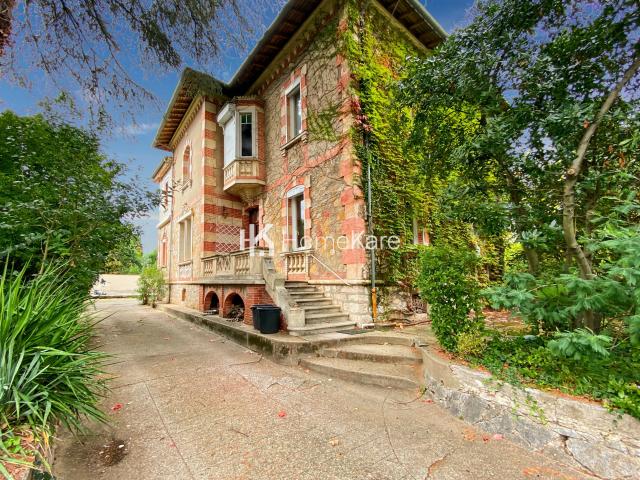 Maison 7 pièces 240 m²