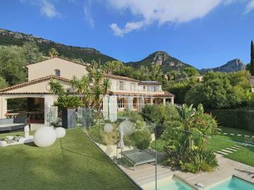 Maison 7 pièces 240 m²
