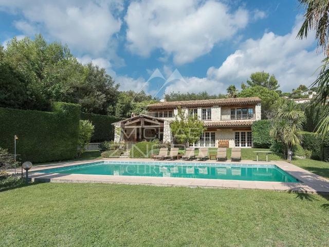 Maison 7 pièces 240 m²