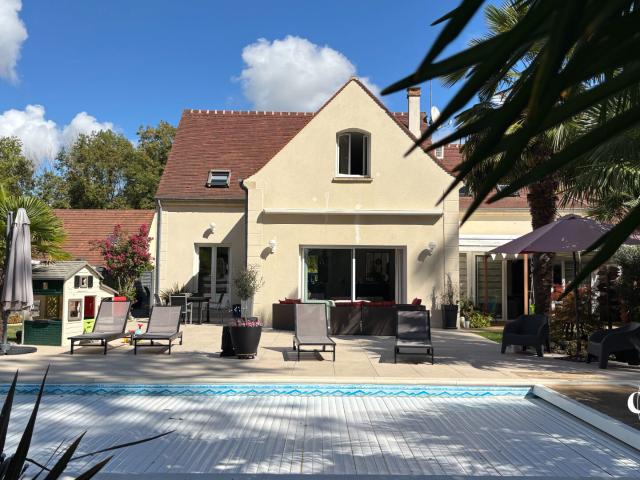 Maison 7 pièces 240 m²