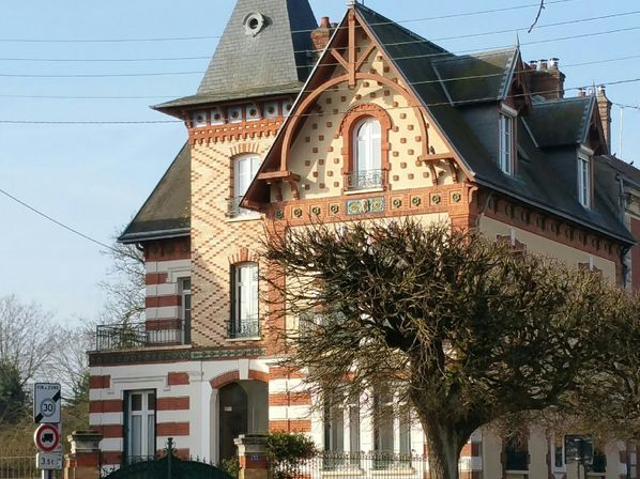 Maison 7 pièces, 240 m² à louer à Montereau Fault Yonne 77130