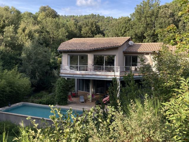 Maison 7 pièces 241 m²