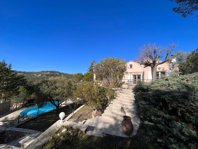 Maison 7 pièces 241 m²