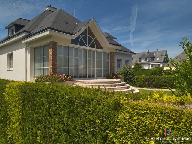 Maison 7 pièces 241 m²