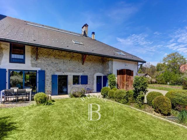 Maison 7 pièces 241 m²