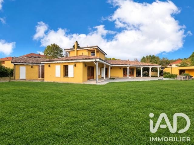 Maison 7 pièces 241 m²