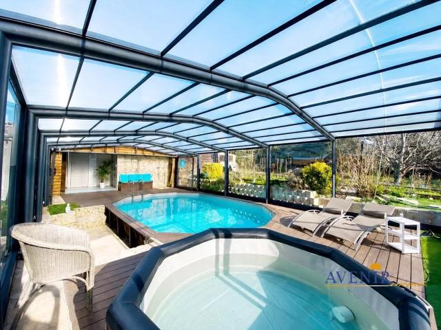 Maison 7 pièces 242 m²