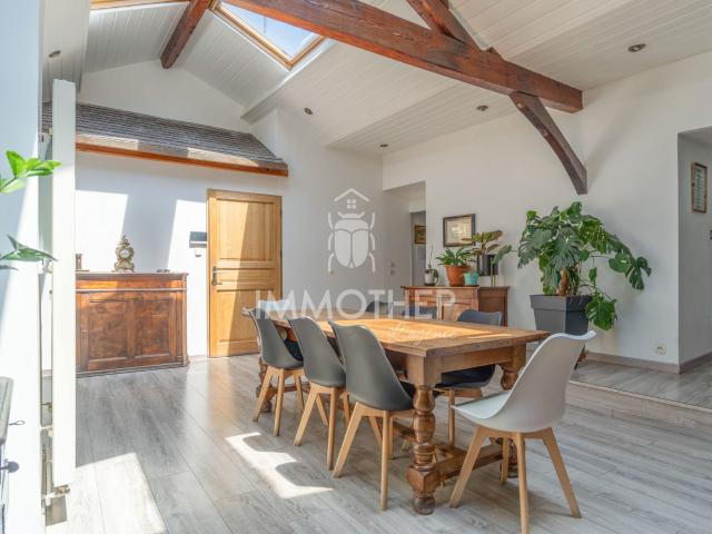 Maison 7 pièces 242 m²