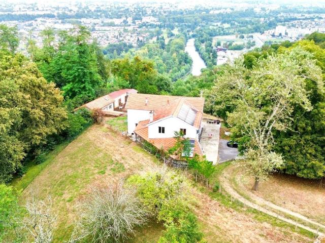 Maison 7 pièces 233 m²
