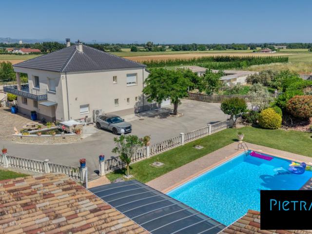 Maison 7 pièces 242 m²
