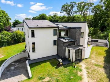 Maison 7 pièces 242 m²