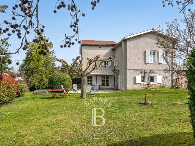 Maison 7 pièces 243 m²