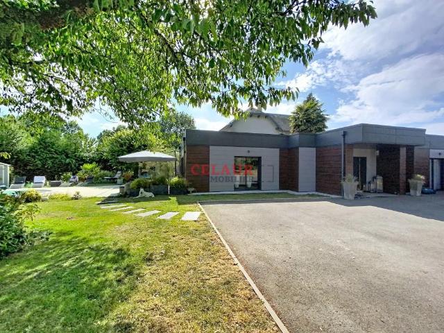Maison 7 pièces 243 m²