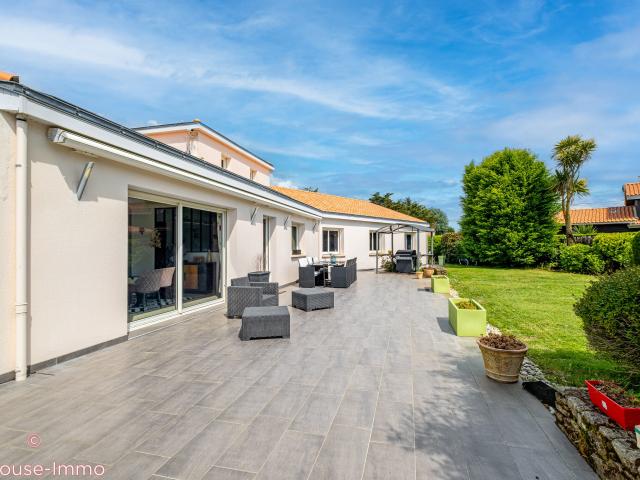 Maison 7 pièces 243 m²