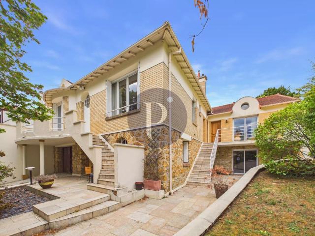 Maison 7 pièces 243 m²