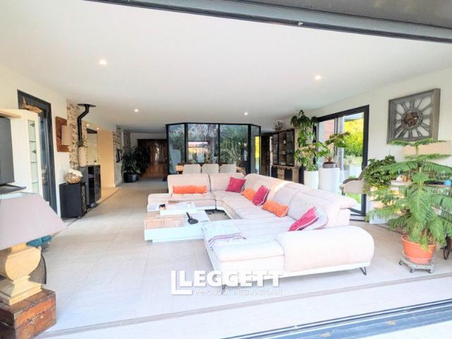 Maison 7 pièces 243 m²