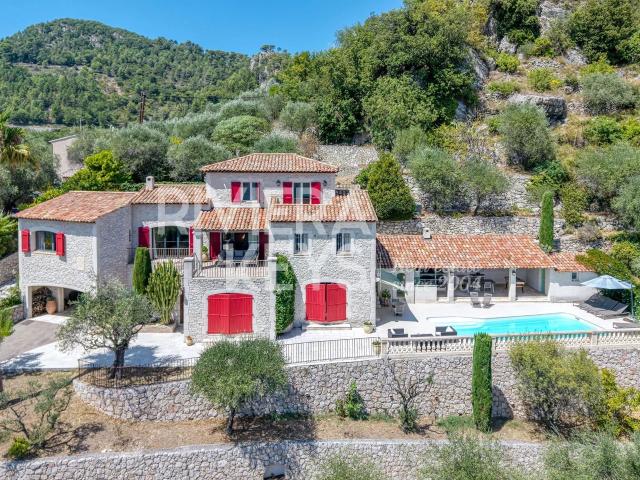 Maison 7 pièces 254 m²