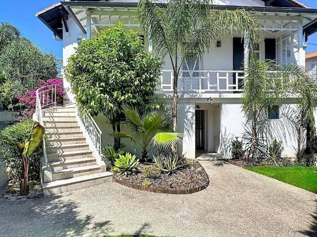Maison 7 pièces 254 m²