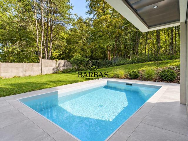 Maison 7 pièces 255 m²