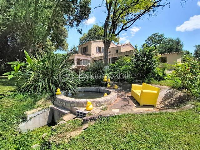Maison 7 pièces 255 m²