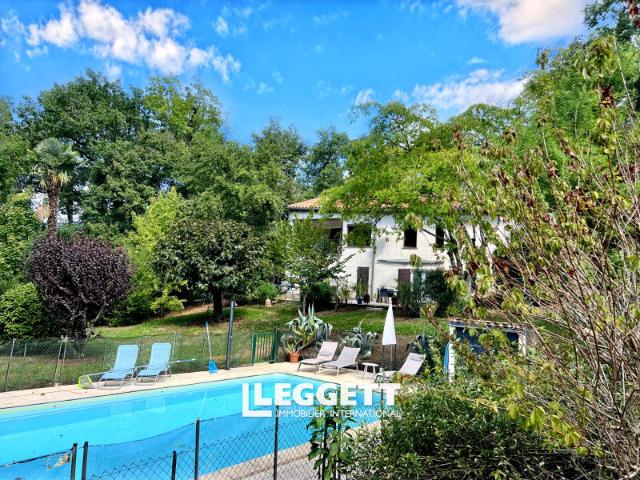Maison 7 pièces 255 m²