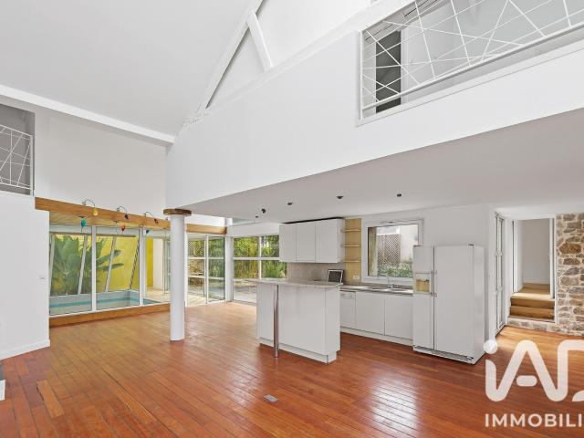 Maison 7 pièces 255 m²