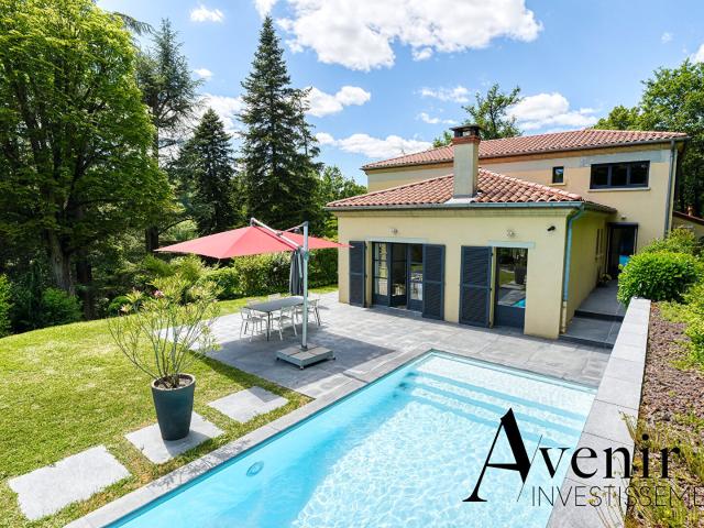 Maison 7 pièces 256 m²