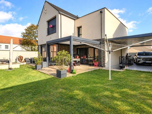 Maison 7 pièces 256 m²