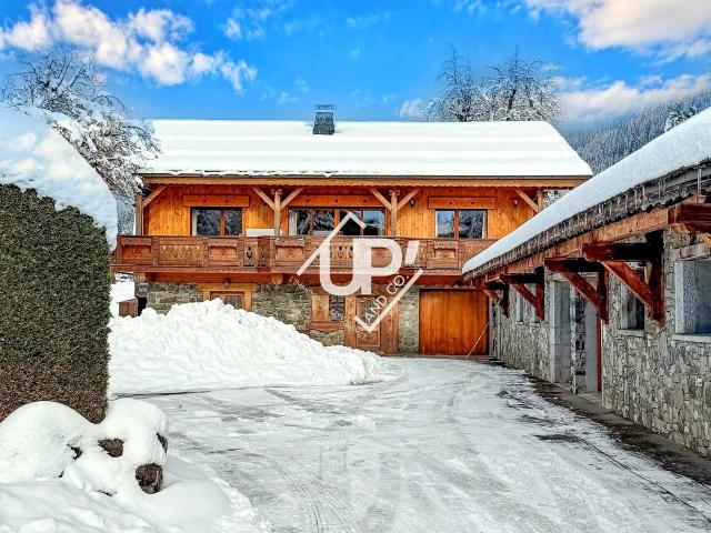 Maison 7 pièces 256 m²