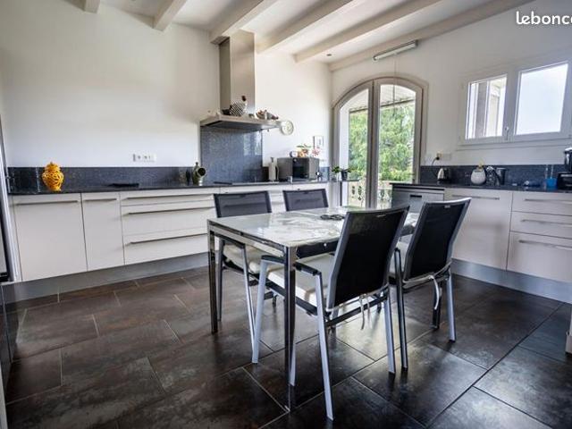 Maison 7 pièces 256 m²