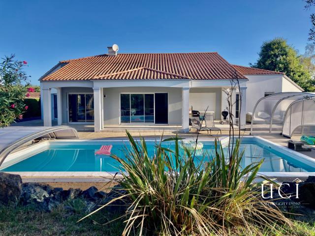 Maison 7 pièces 256 m²